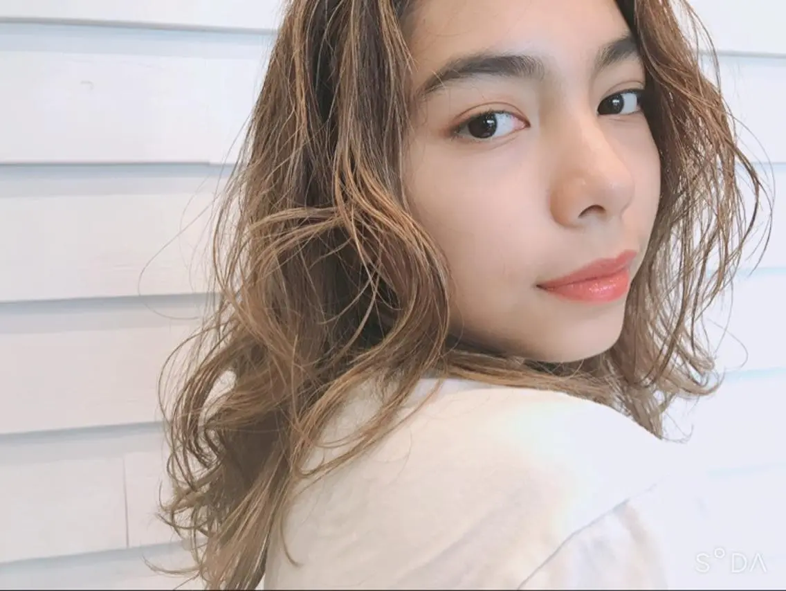 ミディアム 逗子葉山 ナオイカイラのヘアスタイル