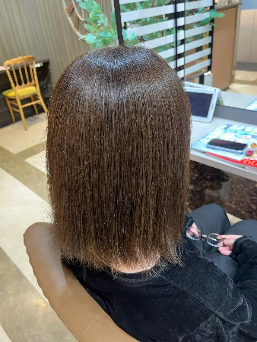 ミディアム カラー ベージュカラー オリーブベージュ 鳥見 若菜のヘアスタイル