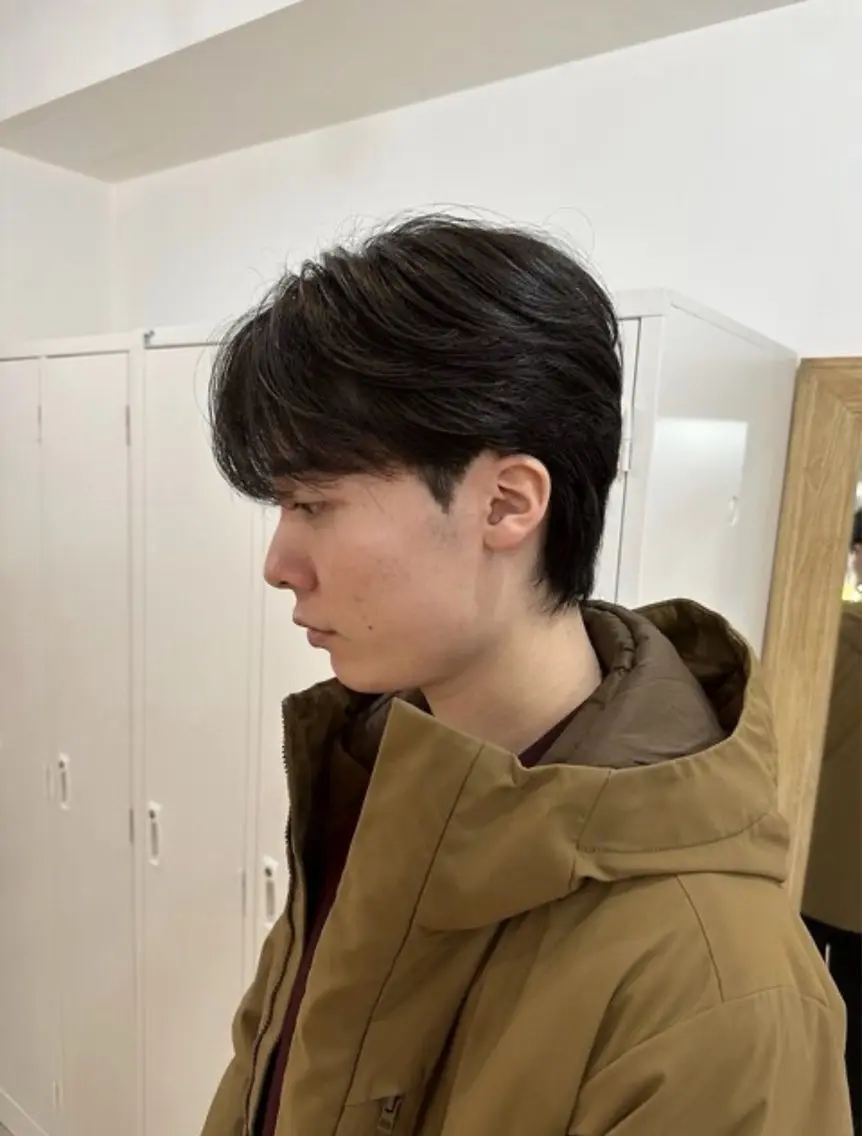 パーマ メンズ メンズブリーチ センターパート メンズハイトーン カルマパーマ メンズ韓国風 カット パーマ 似合わせメンズカット ブリーチ/ウルフ/栄のヘアスタイル