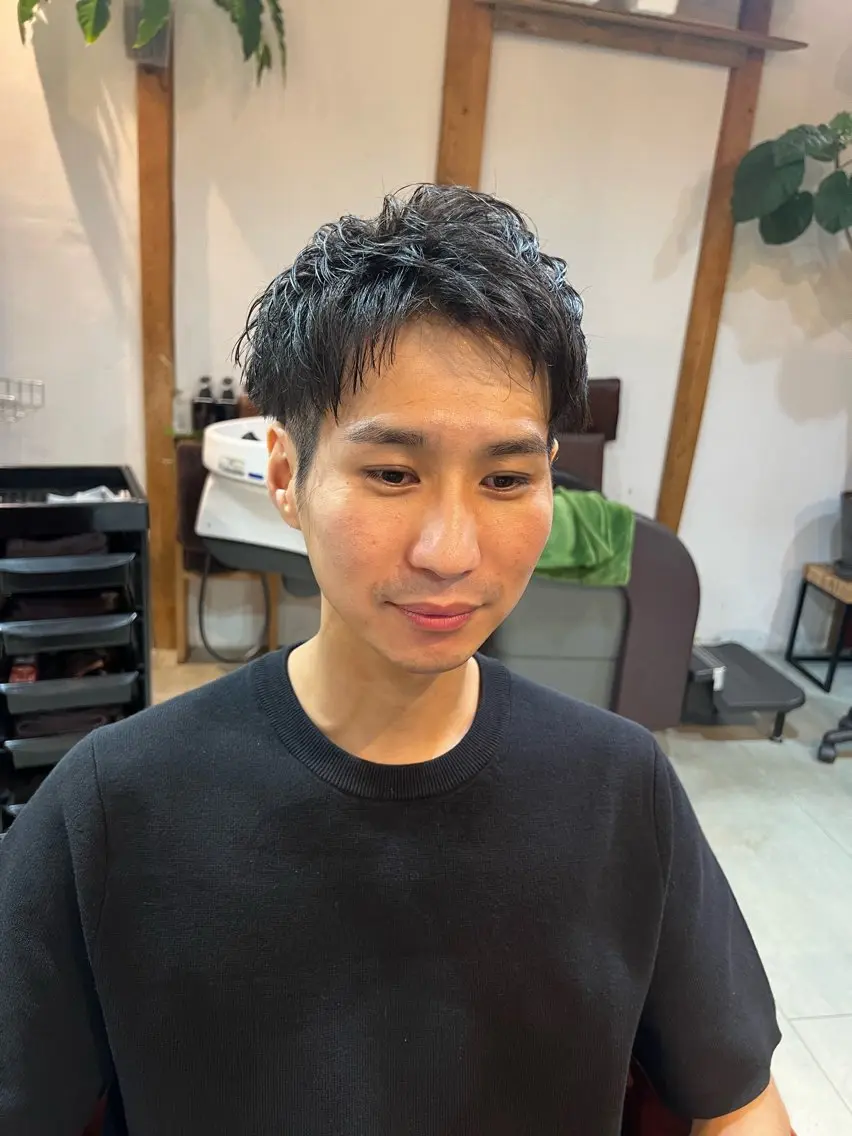ショート メンズ アップバング ショートヘア カット 岩﨑 裕也のヘアスタイル