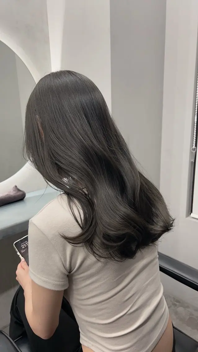 ロング アッシュ アッシュグレー ヘアカラー トリートメント グレージュ 透明感 ブリーチなし田島晃汰のヘアスタイル