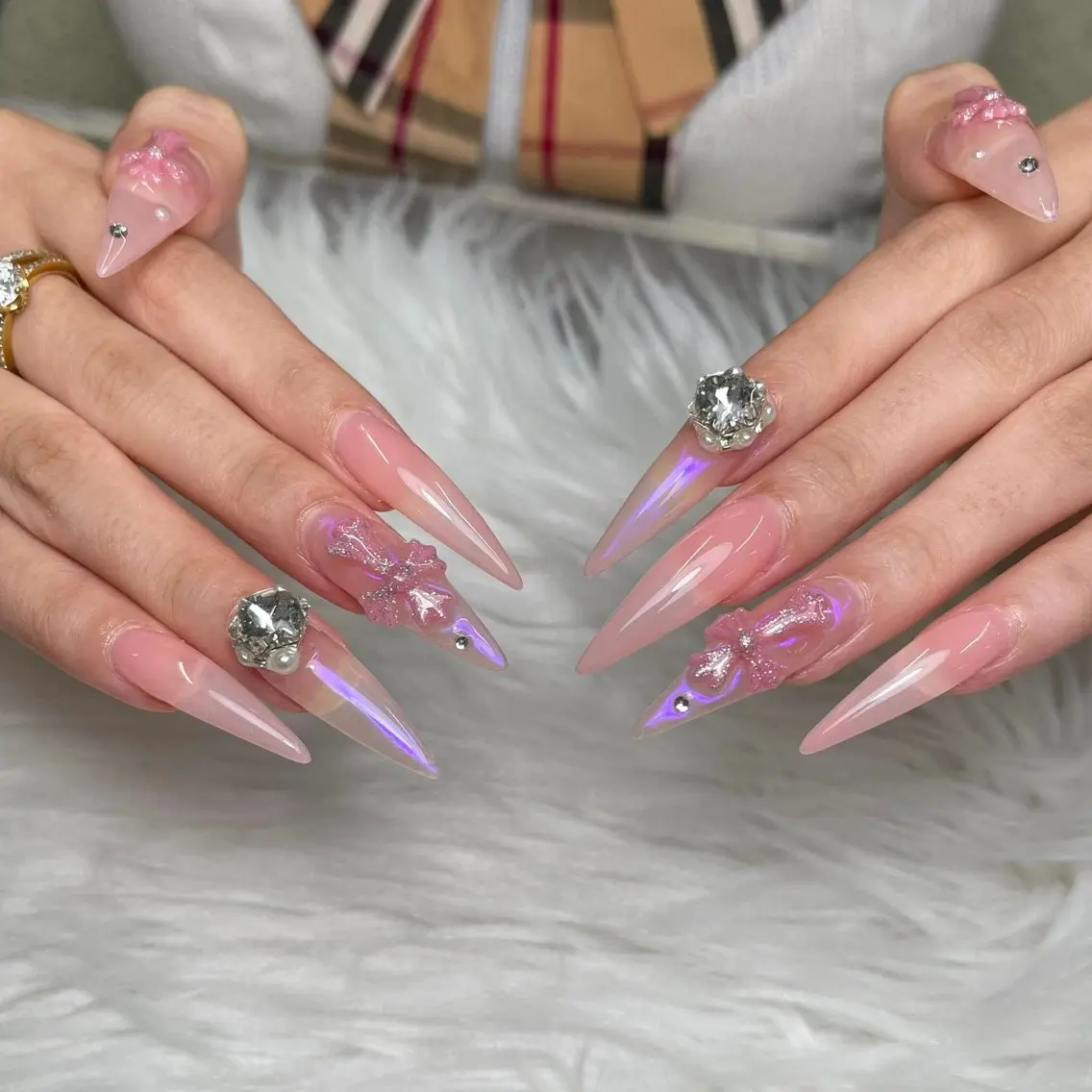ネイル オーロラネイル チークネイル フラッシュネイル フレンチネイル ジェルネイル ハンドネイル Hann Nailのネイルデザイン