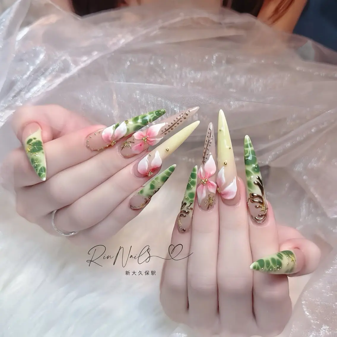 ネイル オーロラネイル ブルー フットネイル ジェルネイル 氷ネイル・うるうるネイル ハンドネイル Rin Nail 新大久保店のネイルデザイン