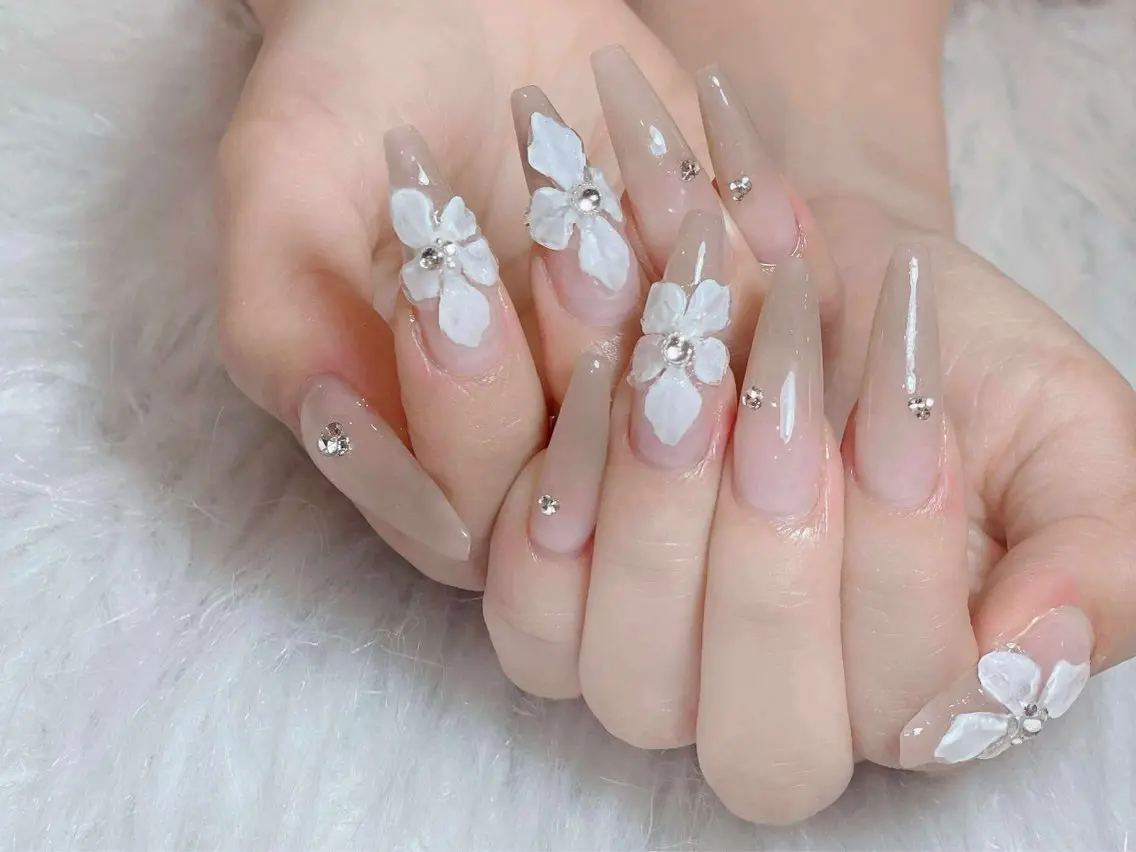 ネイル ジェルネイル ネイルチップ Queen Nail Salonのネイルデザイン
