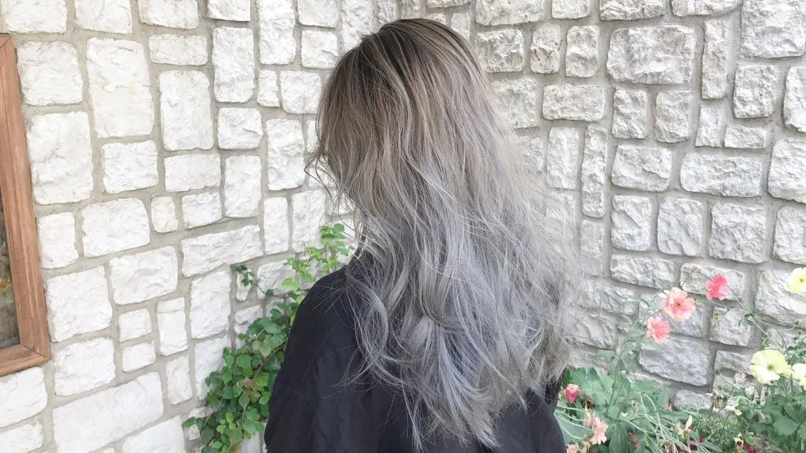 ロング カラー パーマ ヘアアレンジ メンズ キッズ ネイル マツエク・マツパ メンズバレイヤージュ バレイヤージュ シルバー レイヤーカット シルバー カット 縮毛矯正 トリートメント 髪質改善/透明感 OAK兵庫のヘアスタイル