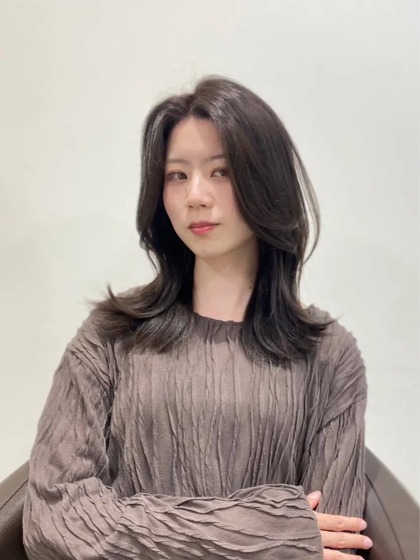 ミディアム カラー グレージュ オレンジ くびれヘア 岡山 愛のヘアスタイル