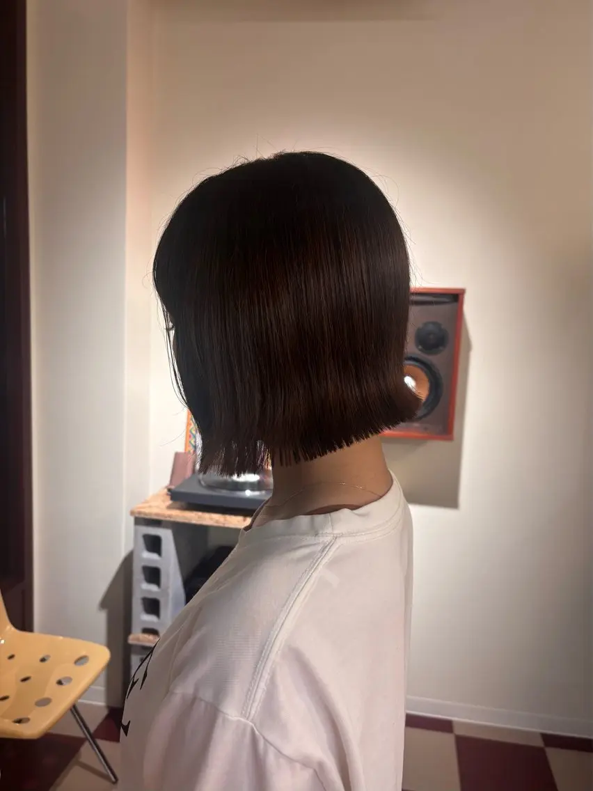 ミディアム ボブ 外ハネヘア 崎村 寧々のヘアスタイル