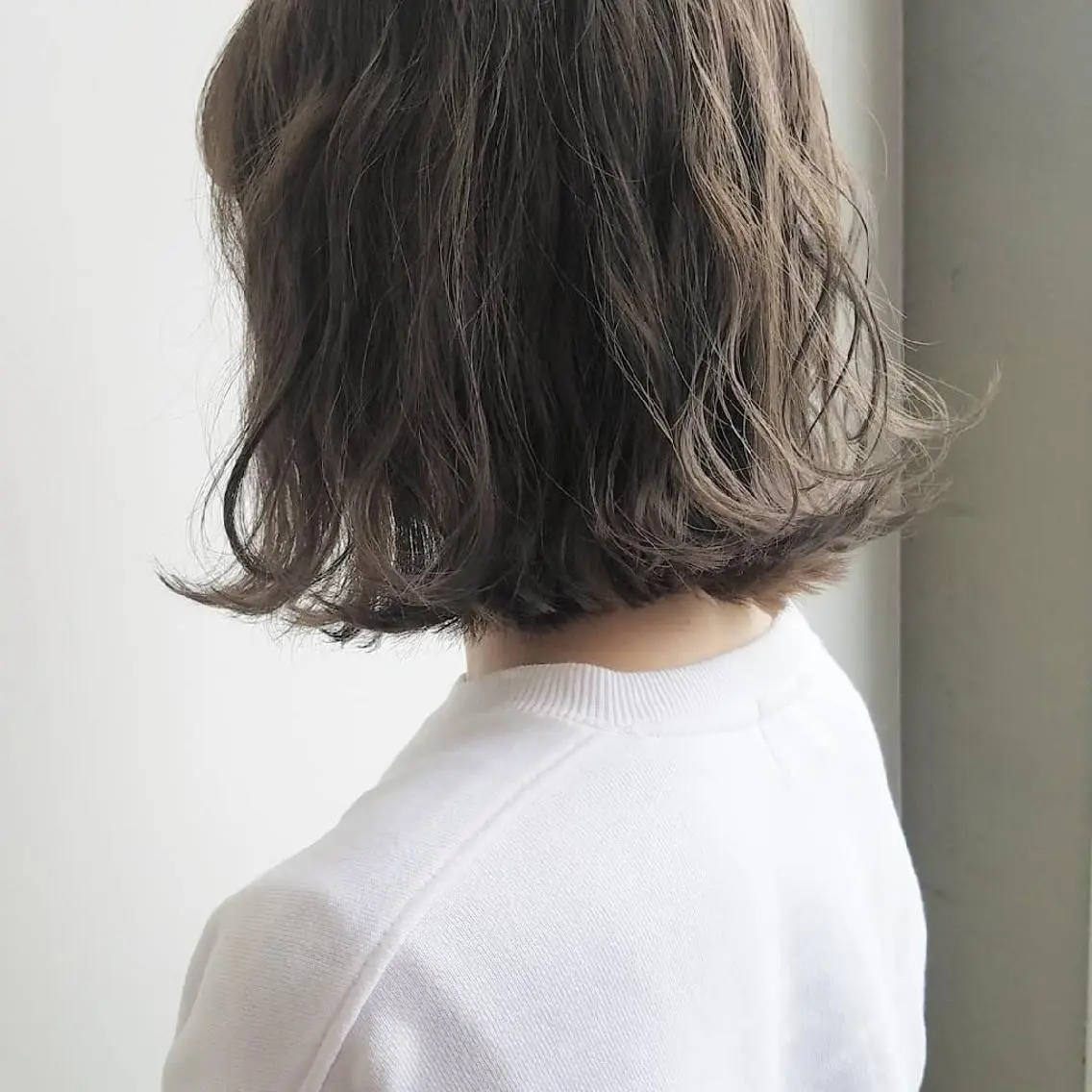 ミディアム カラー ヘアアレンジ ネイル マツエク・マツパ ベージュカラー ミルクティーベージュ iplus　眉毛と まつげパーマ専門店のマツエク・マツパデザイン