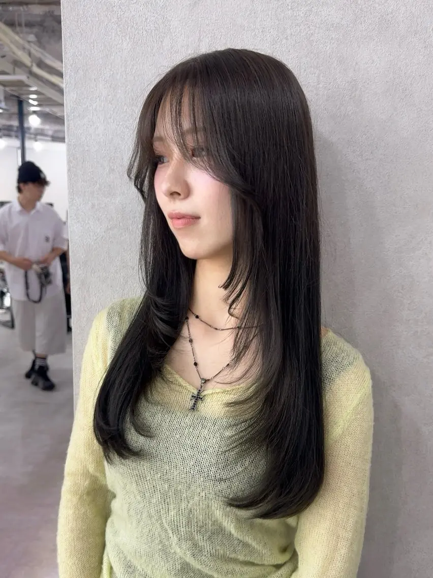 ロング カラー アッシュ アッシュブラウン ベージュカラー 黒髪 ブリーチ カット ヘアカラー トリートメント 赤み無し柔らかカラー 【梅田】madokaのヘアスタイル