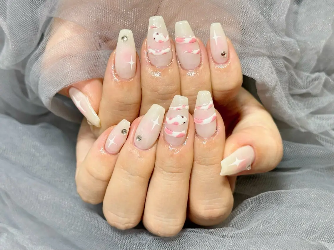 ネイル チークネイル 持ち込み ハンドネイル Nail Salon KURELLYのネイルデザイン