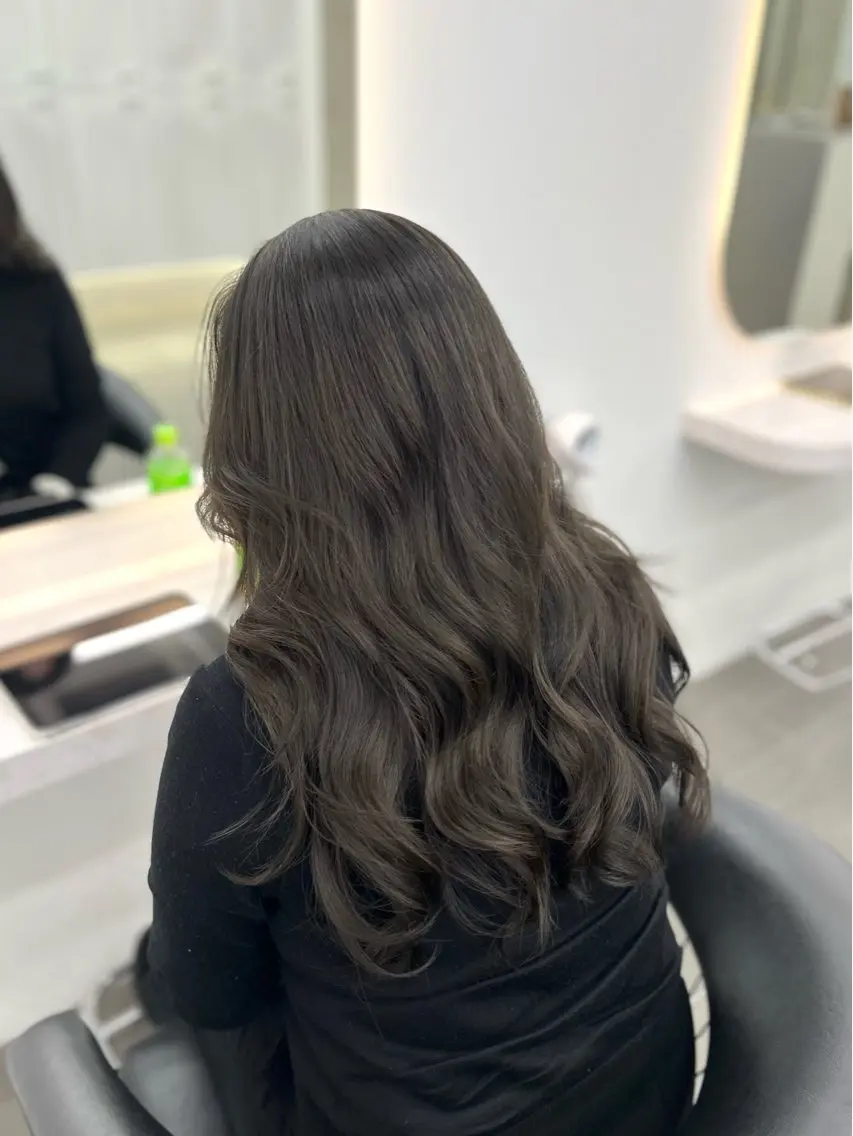 カラー ブリーチ 透明感カラー オリーブグレー ヘアカラー ベージュカラー🤎 ayukaのヘアスタイル