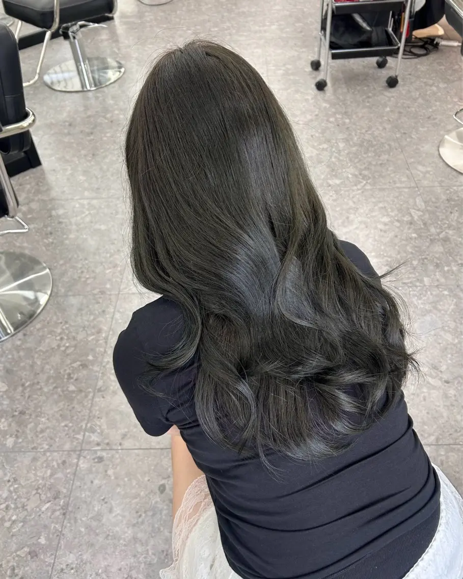 カラー ブリーチ ダブルカラー ブリーチなしカラー オリーブカラー nanaka 🤍韓国ワンホンヘアのヘアスタイル