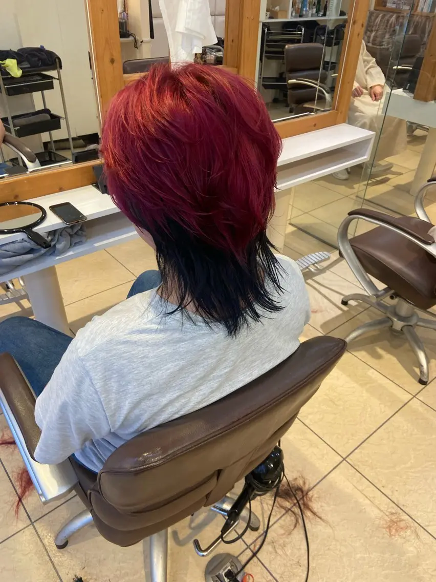 ミディアム ウルフカット 青山 光のヘアスタイル