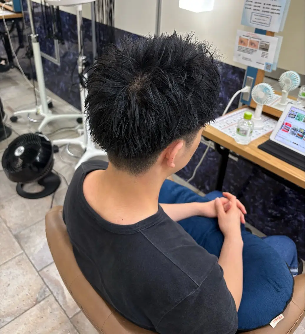 カラー メンズ メンズブリーチ ブリーチ ヘアカラー signhair chikaのヘアスタイル