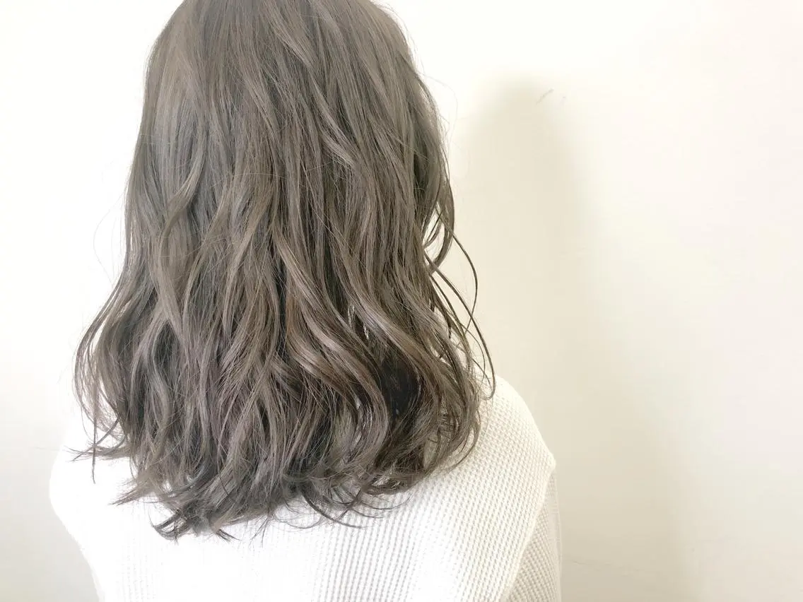 ミディアム カラー ベージュカラー ハイライトカラー ハイライト メンズ レイヤー ウルフ 弓木啓輔のヘアスタイル