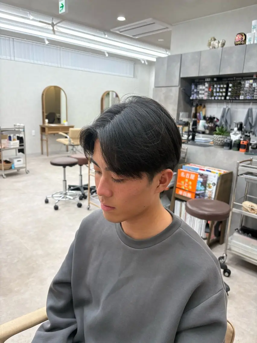 【メンズ】センターパートカット+眉カットの写真