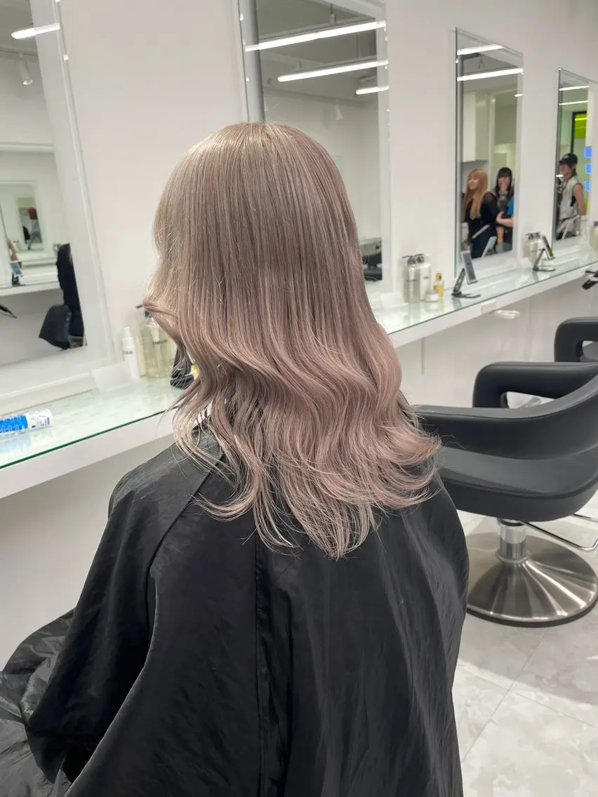 ロング カラー ヘアアレンジ ヘアカラー トリートメント ヘッドスパ ヘアセット ウルフカット×ハイ トーン職人🤍ゆうひのヘアスタイル