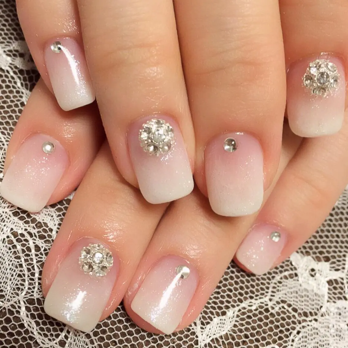 ネイル シンプルネイル ストーンネイル yumnail (ネイル&脱毛)のエステ・リラクイメージ