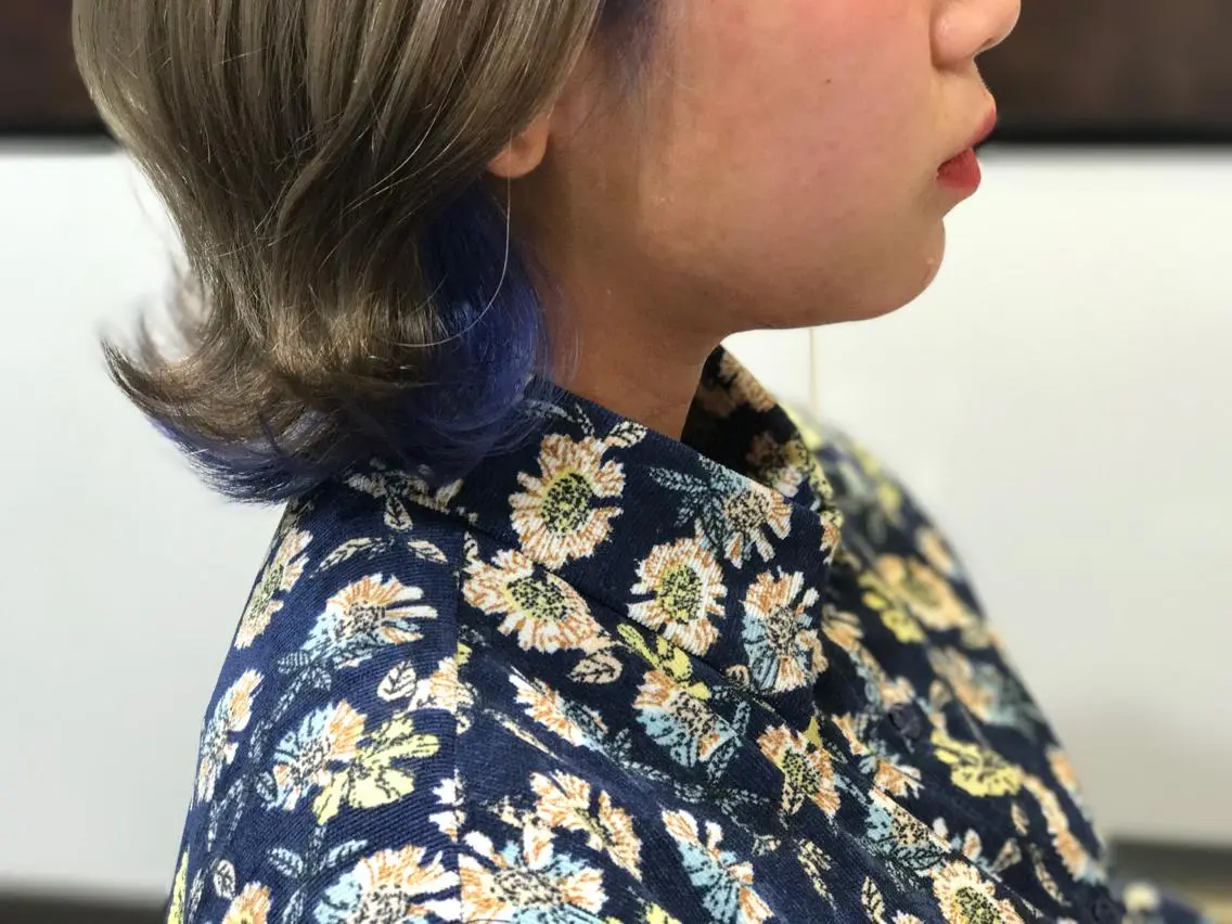 ミディアム カラー インナーカラー ヘアカラー TAI透明カラー 柔らかい縮毛矯正のヘアスタイル