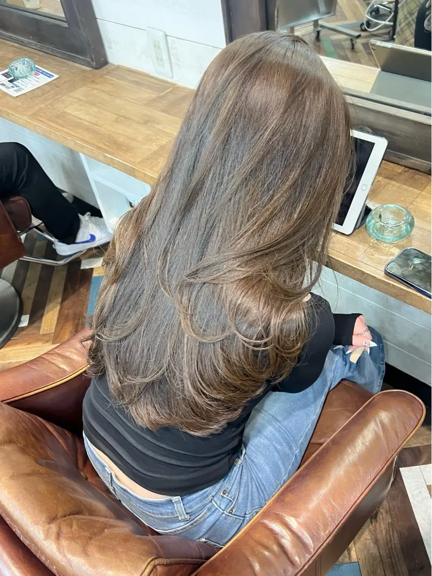 ロング カラー ロングレイヤー ブリーチ グレージュ ブリーチなしカラー オリーブグレージュ カット ヘアカラー トリートメント REN/レイヤー✂️ ブリーチなしカラー✨のヘアスタイル