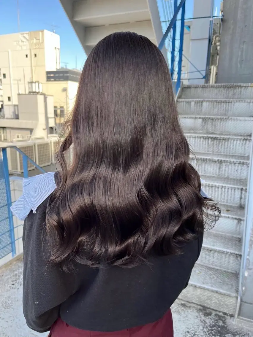 セミロング レイヤーカット 透明感カラーカッチのヘアスタイル