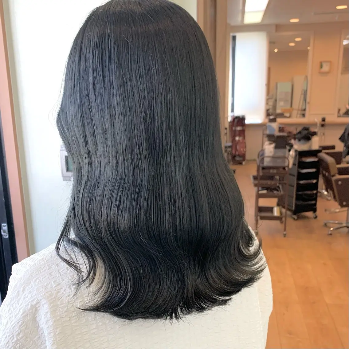 セミロング カラー カット ヘアカラー NUMBER_ ユイナのヘアスタイル