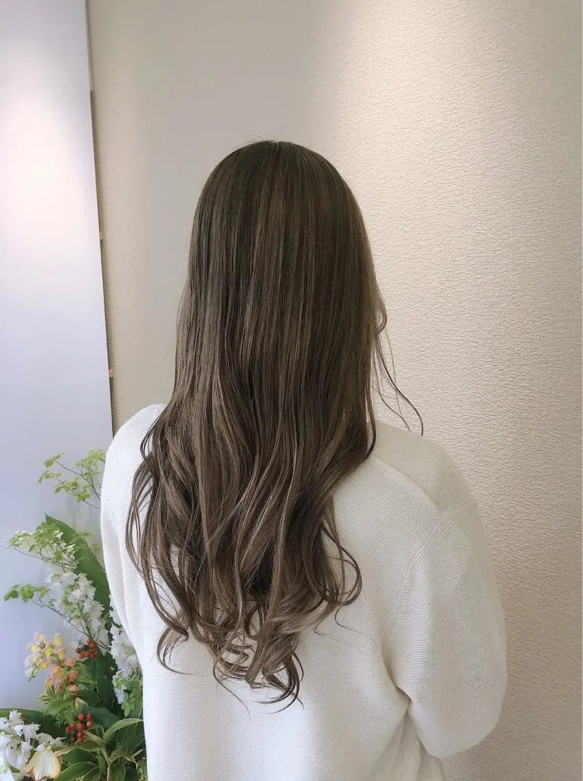 ロング カラー カット ヘアカラー トリートメント 佐々木 美帆のヘアスタイル