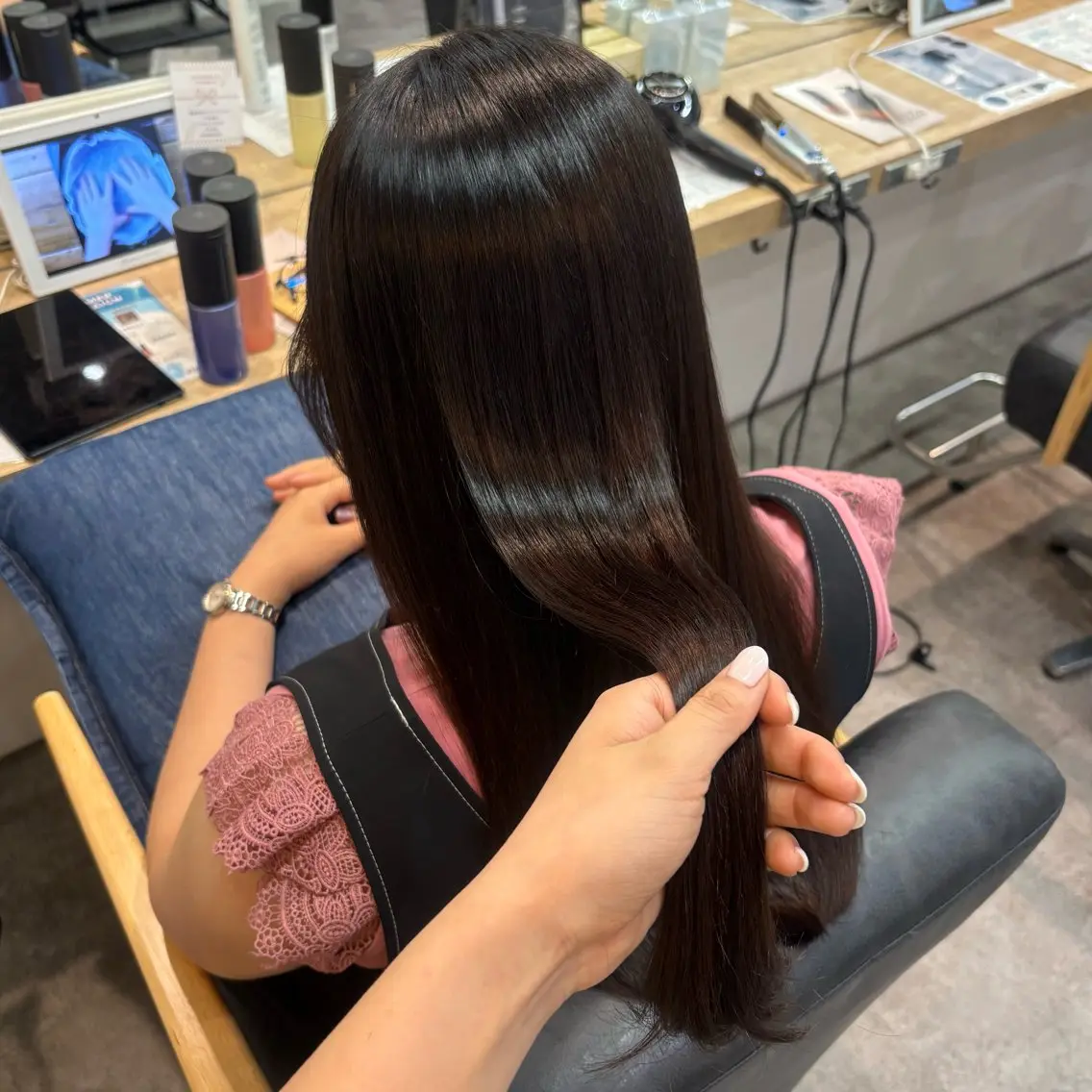 ロング 縮毛矯正 銀座：似合わせカラー オリーブ🫒アレンジのヘアスタイル