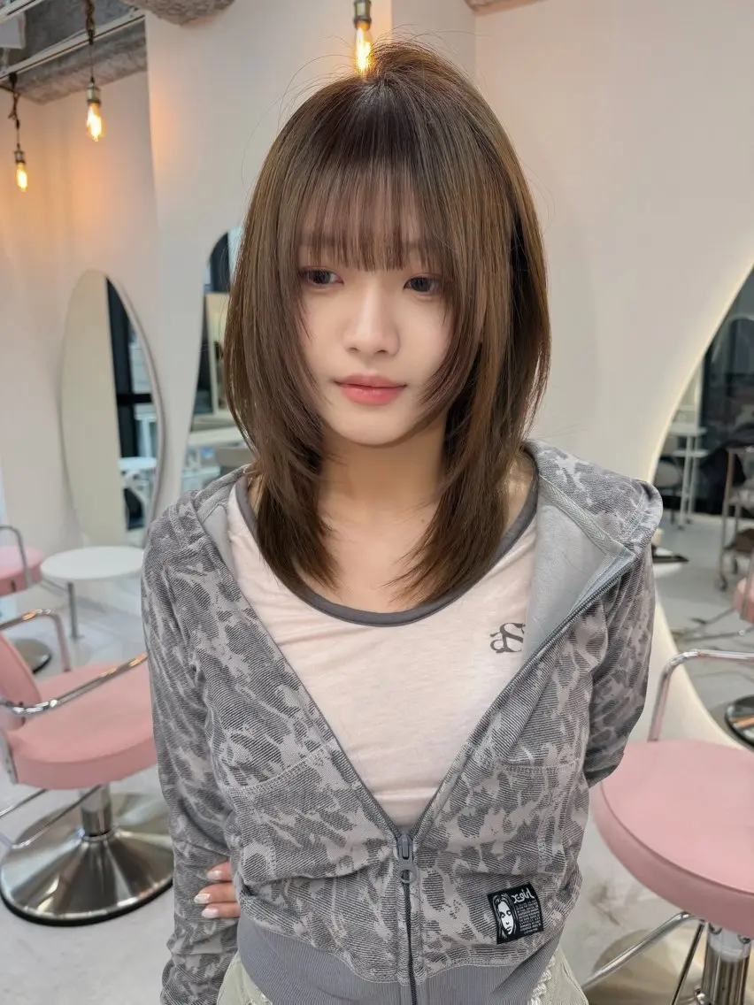 ミディアム カット ヘアカラー トリートメント RiA/レイヤーカッ ト/ハッシュカットのヘアスタイル