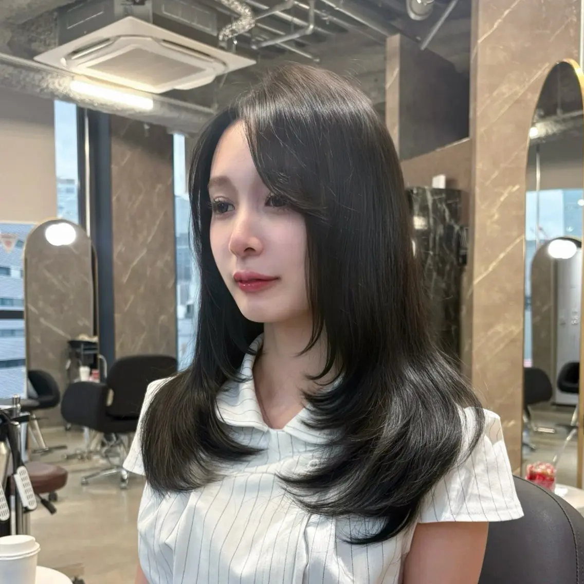 セミロング 梅田/艶カラー×韓国 レイヤーcoco🩰のヘアスタイル