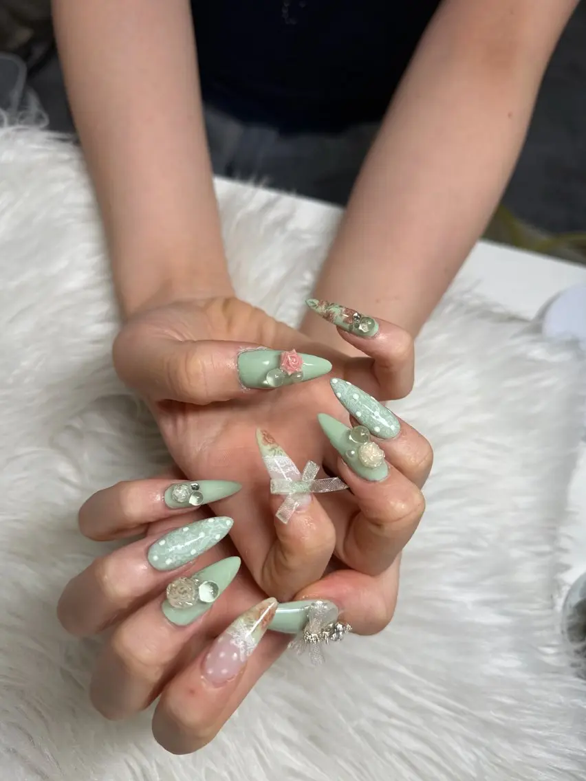 ネイル チークネイル フレンチネイル キラキラネイル 韓国ネイル マグネットネイル ハンドネイル Sakura h.babynailのネイルデザイン