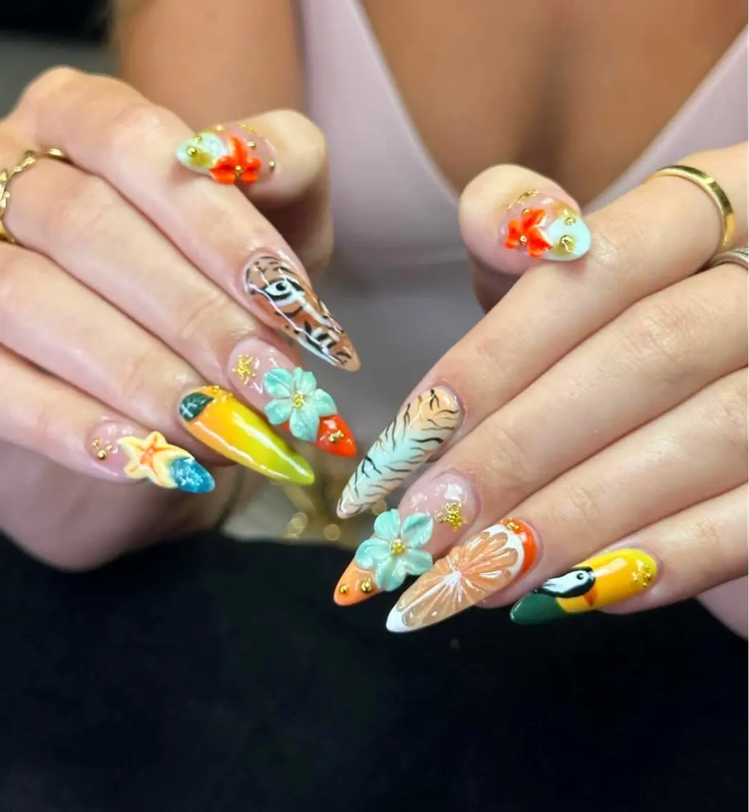 ネイル アニマル柄 フラワーネイル 韓国ネイル ロングネイル 持ち込み Iconic Nailのネイルデザイン