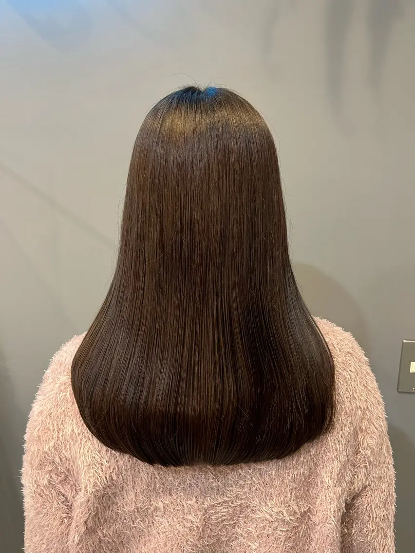 セミロング カラー グレイカラー🩶 藤田彩花のヘアスタイル