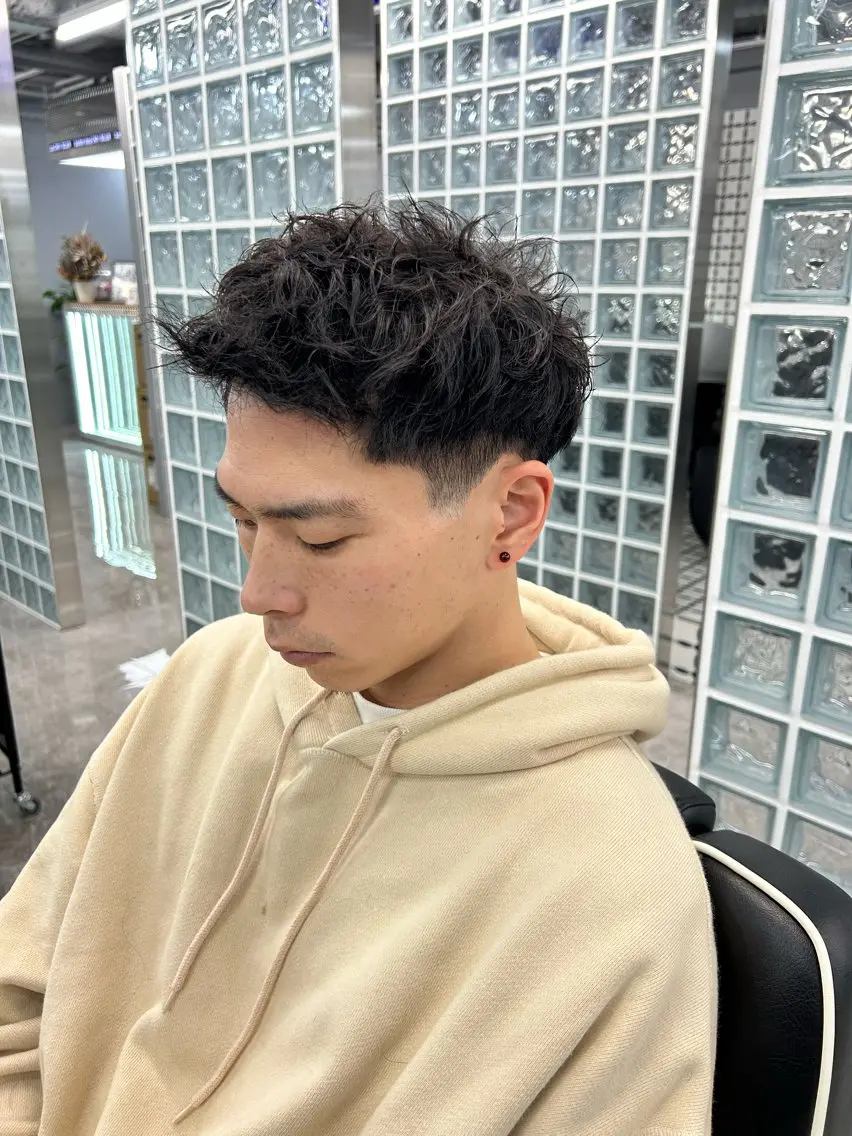 ショート パーマ メンズ フェードカット メンズパーマ スキンフェード ショートヘア 難波/メンズパーマ /フェード/河本かほのヘアスタイル