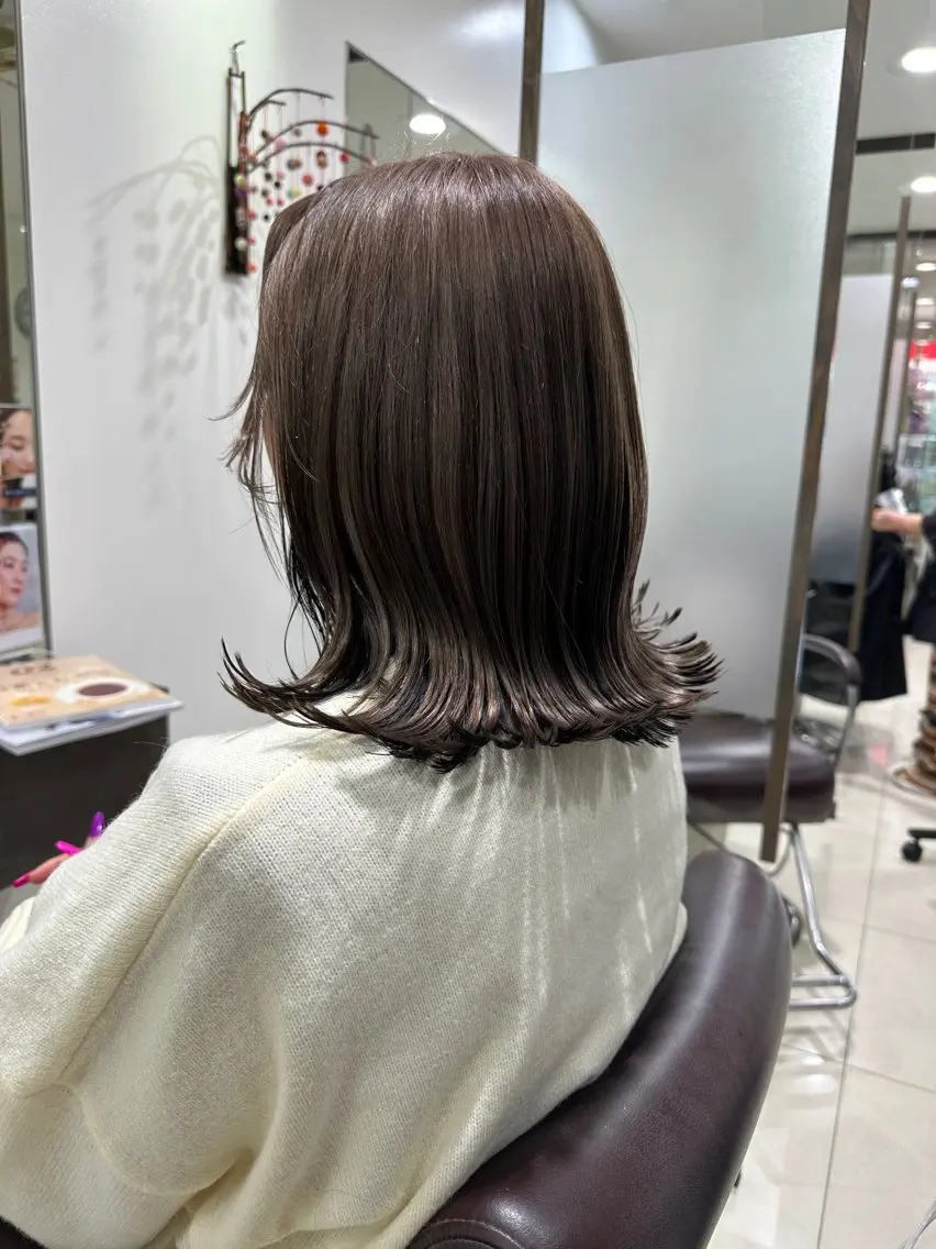 カラー 木曜日空きあり‼️ 艶々カラー🩷のヘアスタイル