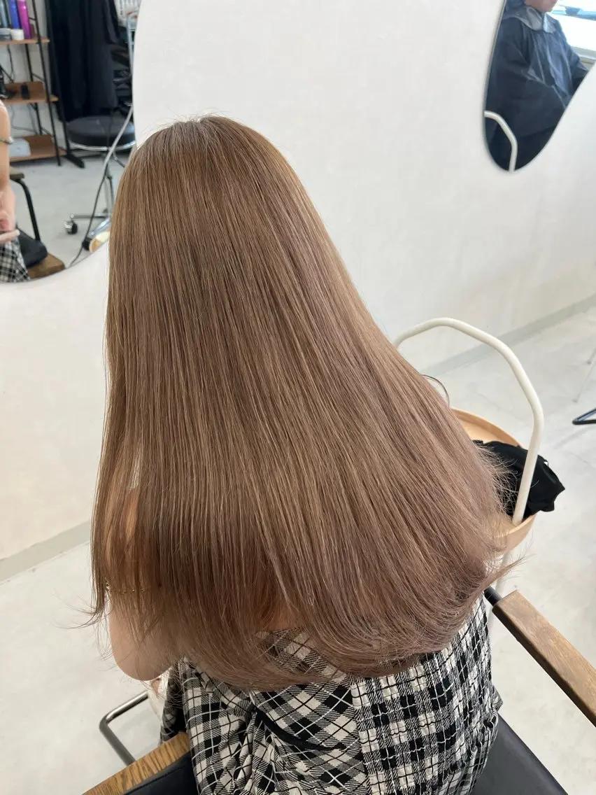 ロング カラー ヘアカラー 長山 茉白のヘアスタイル