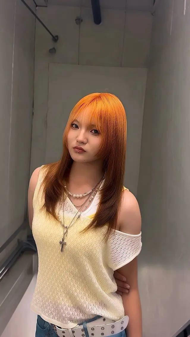 ロング カラー ハイトーンカラー オレンジ ハッシュカット レイヤーカット ユーリ カットモデル募集中のヘアスタイル