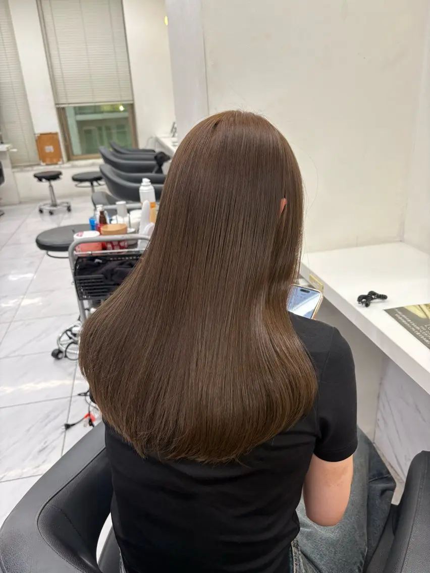 セミロング ヘアカラー トリートメント 🩵寒色/ベージュ レイヤーカット🤎のヘアスタイル