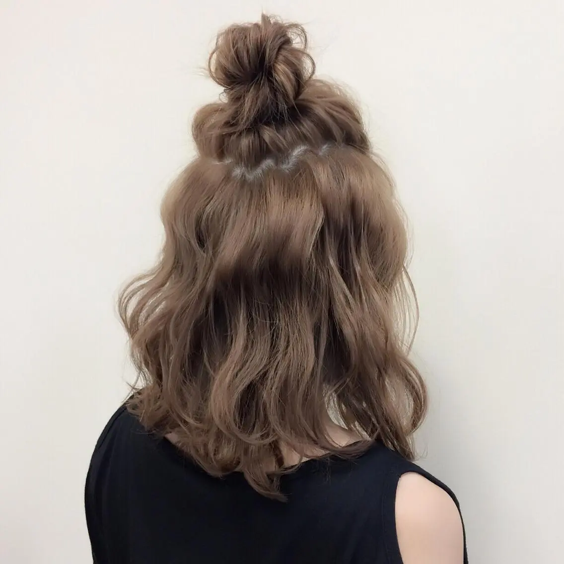ミディアム セミロング ヘアアレンジ ハーフアップ お団子ヘア 沢田 瞳のヘアスタイル