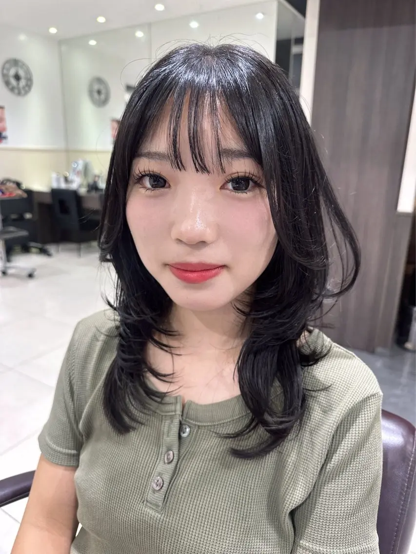 ミディアム レイヤーカット カット 明日空きあり‼️ 艶々カラー🩷のヘアスタイル
