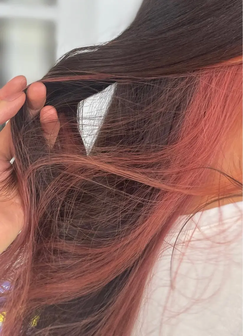 ロング カラー デザインカラー インナーカラー ピンクカラー 野澤 優乃のヘアスタイル