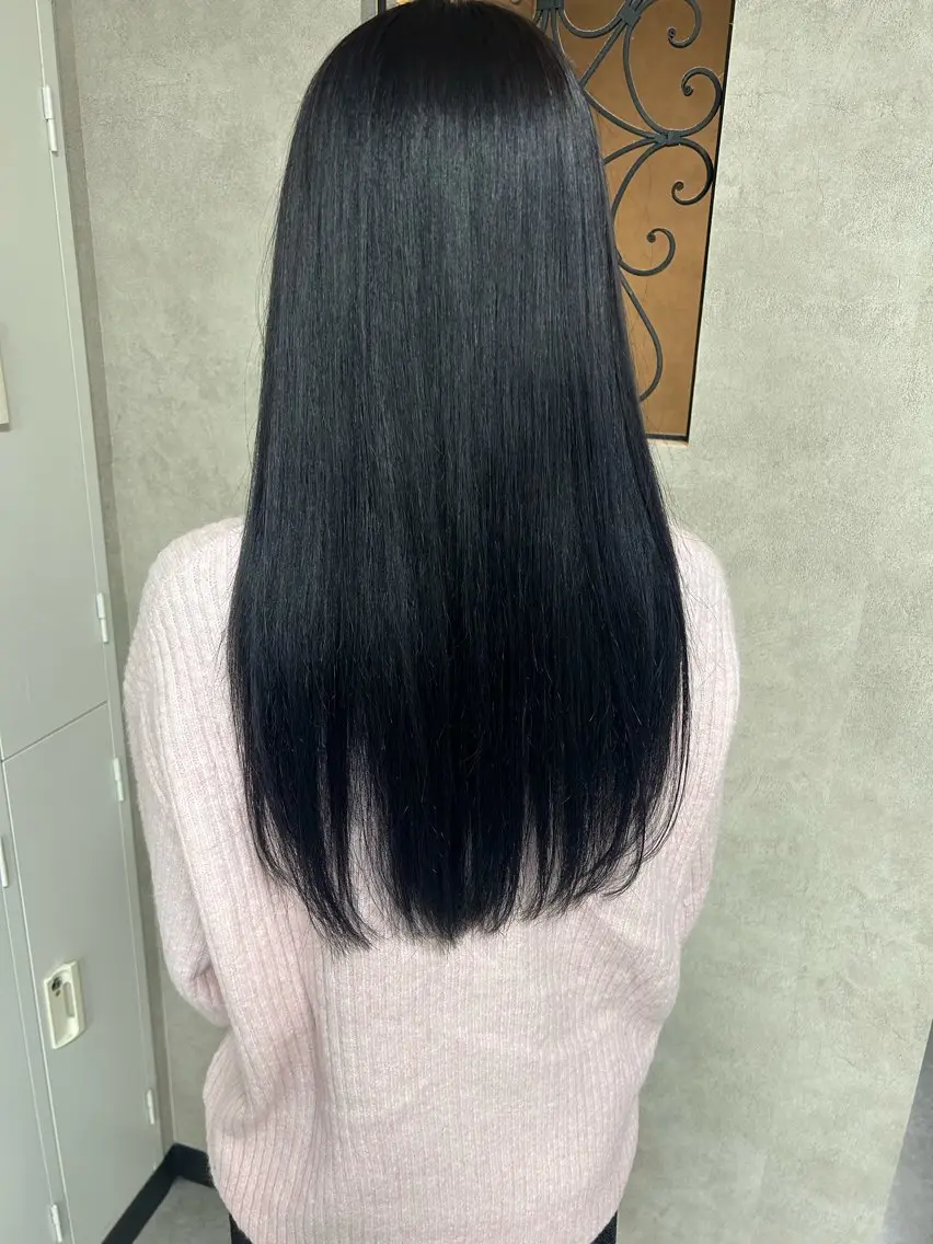 ロング カラー 黒髪 ブルーカラー ブルーブラック ヘアカラー トリートメント 優花/ハイトーン /デザインカラーのヘアスタイル