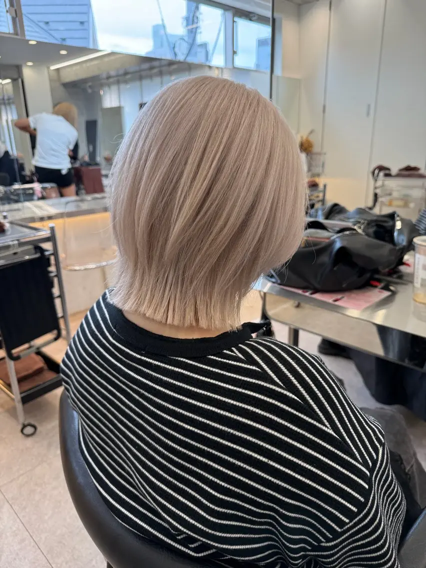 ショート ボブ 艶々ハイトーン🫧/ かのんのヘアスタイル