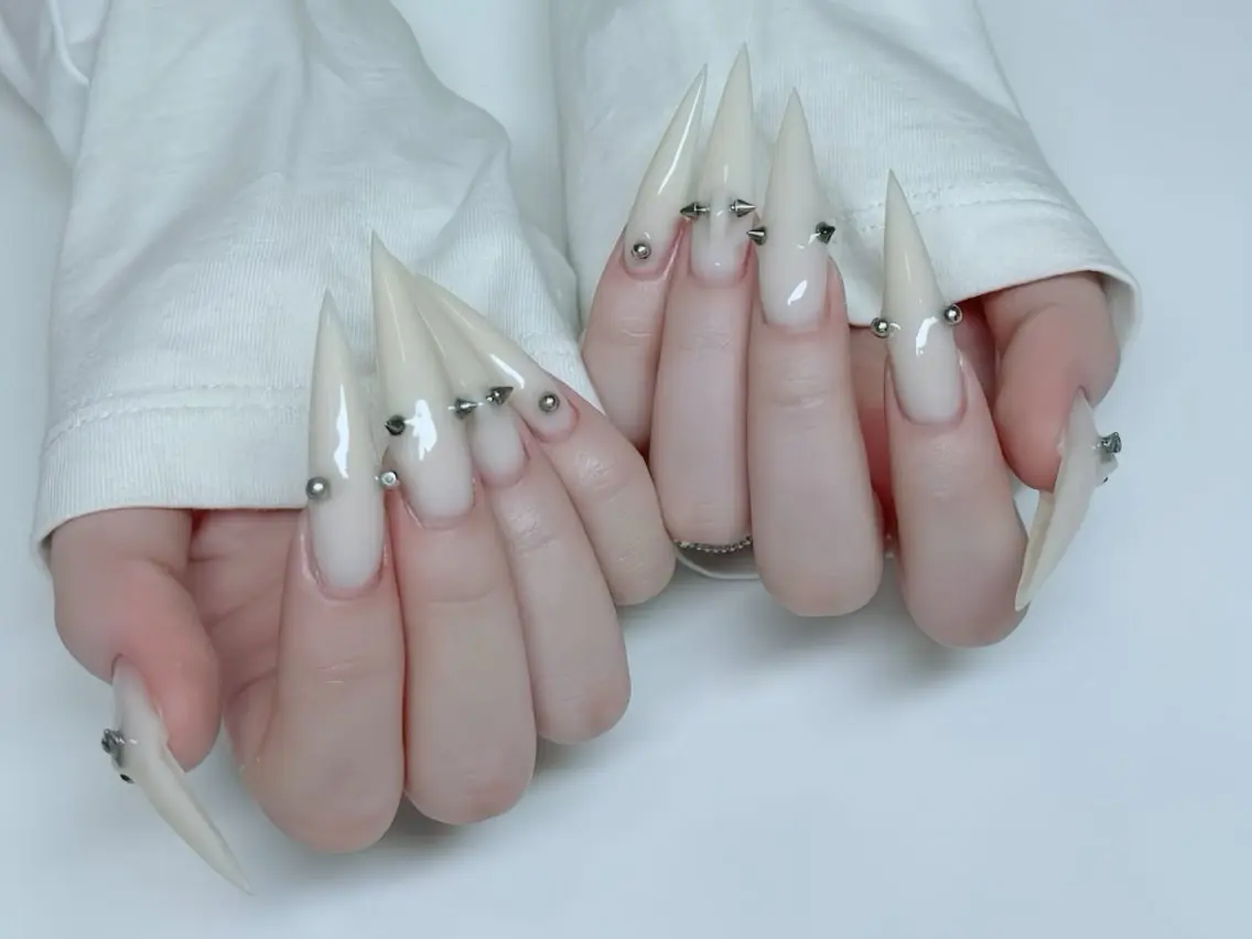 ネイル チークネイル フレンチネイル ガラスフレンチ グラデーション キラキラネイル Rin Nail 新大久保店のネイルデザイン