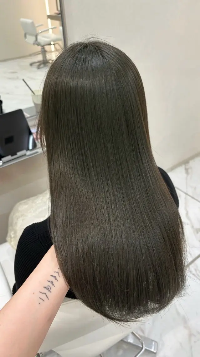 ロング カラー パーマ ベージュカラー ブリーチ 透明感カラー ダブルカラー グレージュ カット ヘアカラー トリートメント TOMO/ブリーチ 無しオリーブのヘアスタイル