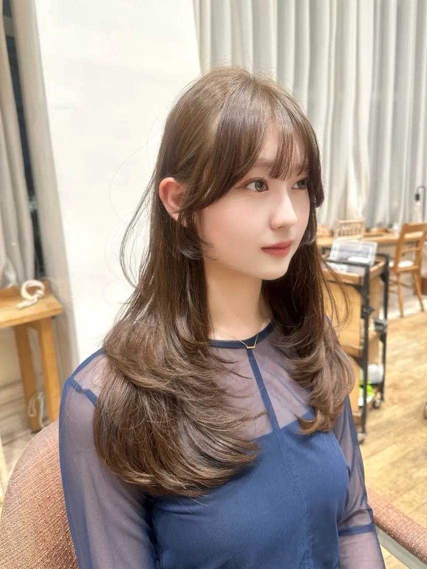 ロング レイヤーカット 市吉 杏奈のヘアスタイル