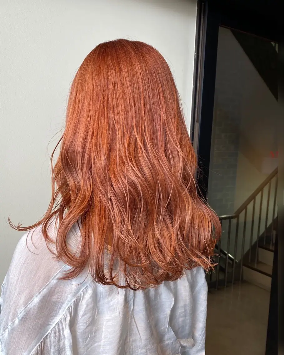 セミロング カラー ヘアカラー 髪質改善 ハイトーン 艶髪 川﨑 翼のヘアスタイル