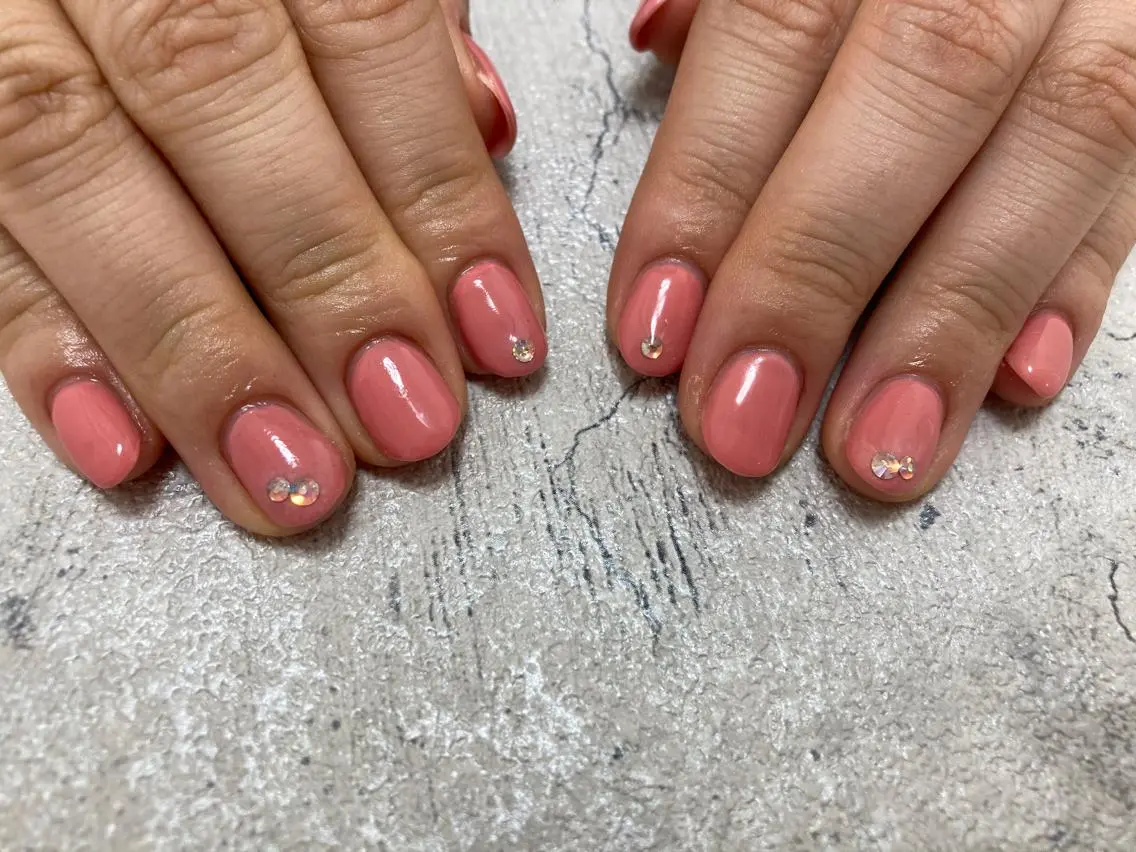 ネイル ワンカラーネイル ストーンネイル mogunail &blowのネイルデザイン