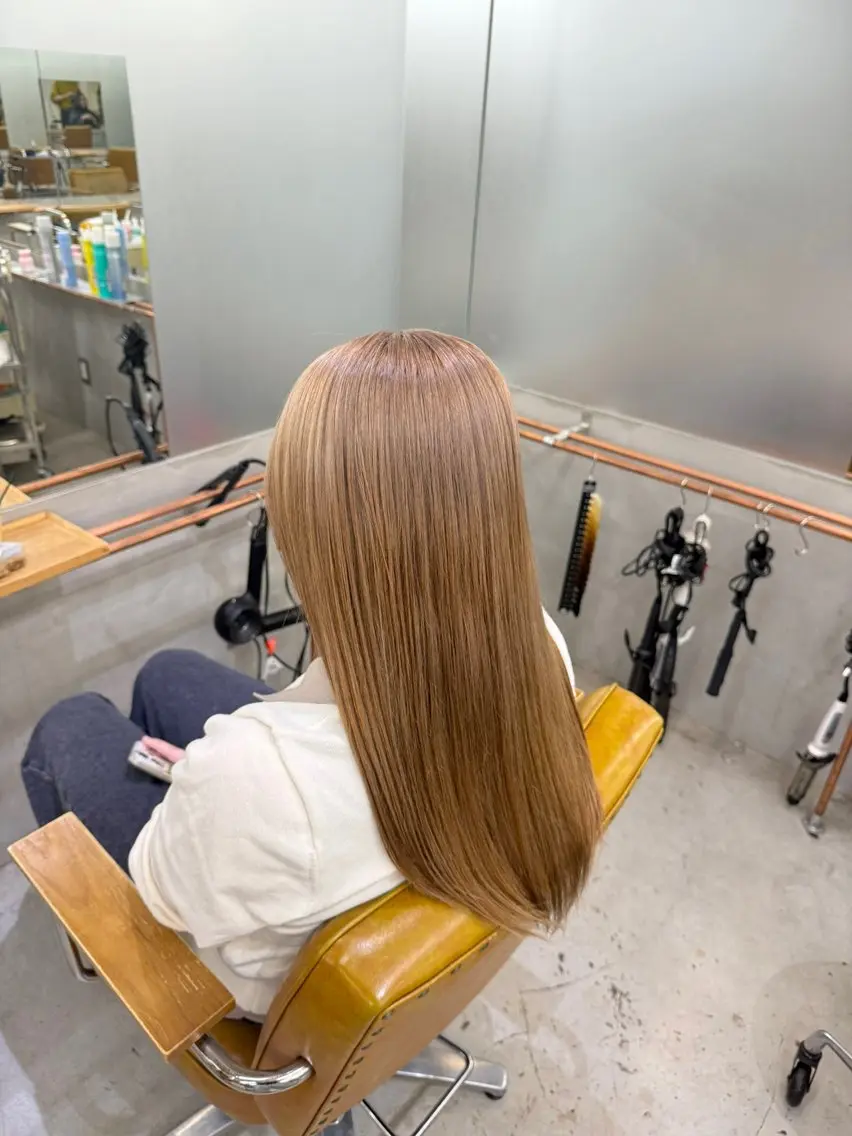 ロング カラー 小山 栞奈のヘアスタイル