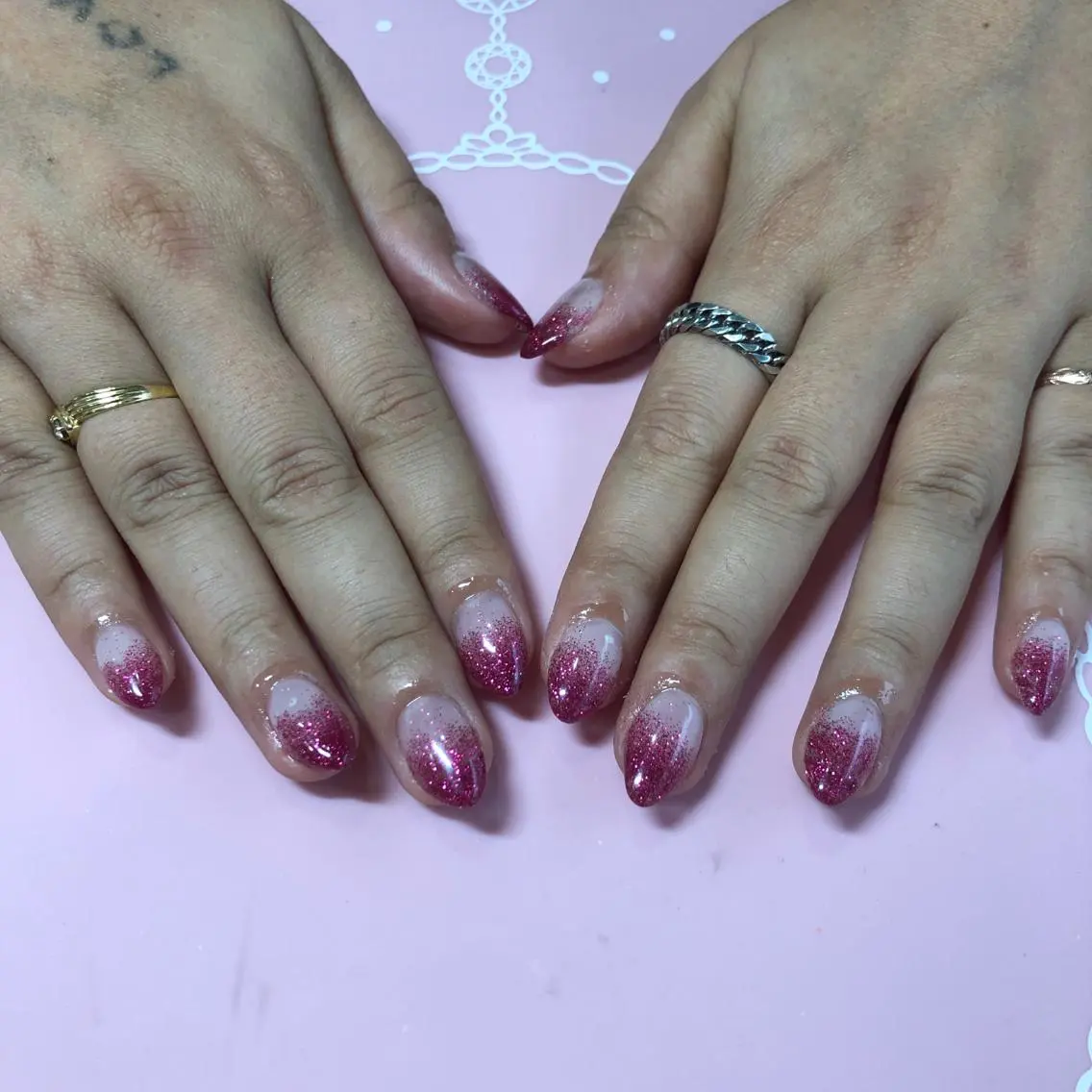 ショート ネイル ラメ(グリッター) ラメグラデーション ワンカラーネイル ハンドネイル 《LB》ラブリエ Nail&eyeのマツエク・マツパデザイン